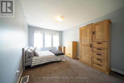 8 Oakes Court, Guelph, ON - Indoor Photo Showing Bedroom