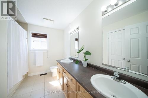 8 Oakes Court, Guelph, ON - Indoor Photo Showing Bathroom