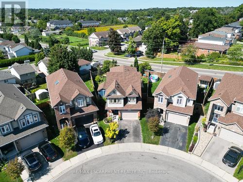 8 Oakes Court, Guelph, ON - Outdoor