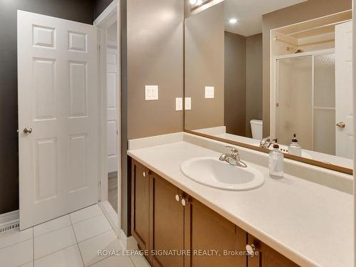 82 Pearcey Cres, Barrie, ON - Indoor Photo Showing Bathroom