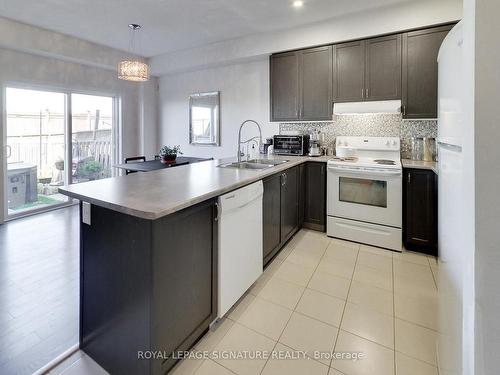 82 Pearcey Cres, Barrie, ON - Indoor Photo Showing Kitchen With Double Sink