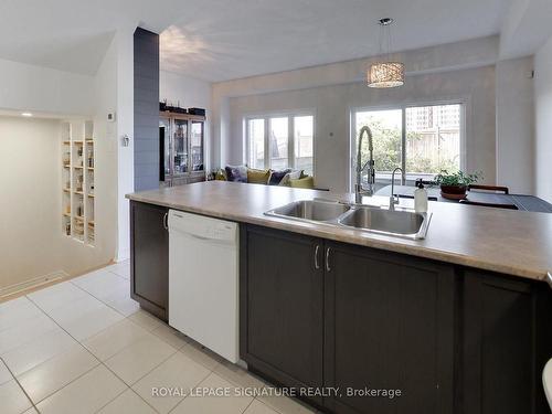 82 Pearcey Cres, Barrie, ON - Indoor Photo Showing Kitchen With Double Sink