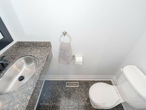 762 Vermouth Ave, Mississauga, ON - Indoor Photo Showing Bathroom