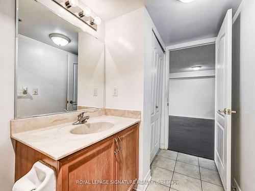 906-350 Princess Royal Dr, Mississauga, ON - Indoor Photo Showing Bathroom