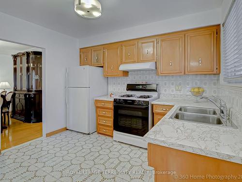 36 Ludgate Dr, Toronto, ON - Indoor Photo Showing Kitchen With Double Sink