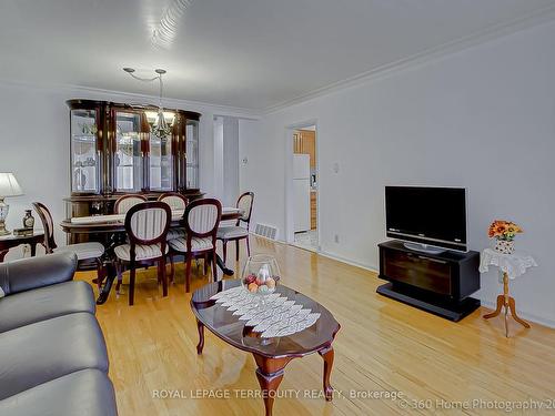 36 Ludgate Dr, Toronto, ON - Indoor Photo Showing Living Room