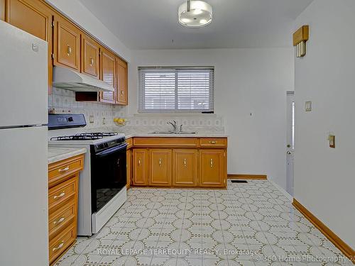 36 Ludgate Dr, Toronto, ON - Indoor Photo Showing Kitchen