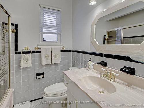 36 Ludgate Dr, Toronto, ON - Indoor Photo Showing Bathroom