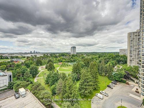 1411-4 Lisa St, Brampton, ON - Outdoor With View