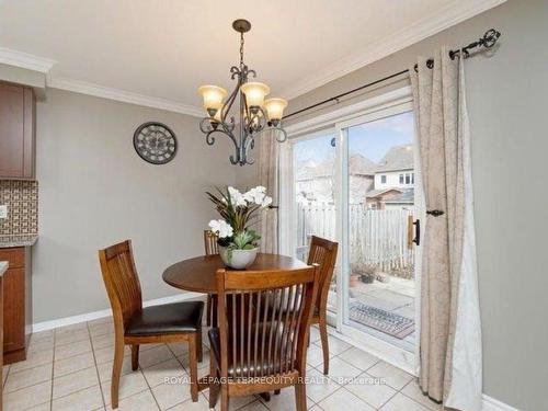 7087 Drumcashel Crt, Mississauga, ON - Indoor Photo Showing Dining Room