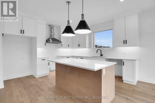 3958 Campbell Street N, London, ON - Indoor Photo Showing Kitchen