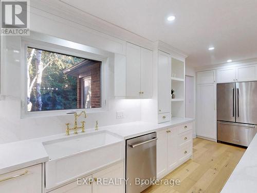 190 Crestwood Road, Caledon, ON - Indoor Photo Showing Kitchen