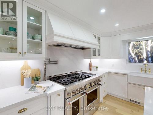 190 Crestwood Road, Caledon, ON - Indoor Photo Showing Kitchen With Upgraded Kitchen