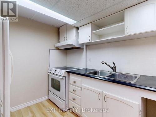 190 Crestwood Road, Caledon, ON - Indoor Photo Showing Kitchen With Double Sink