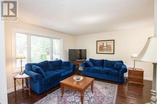 2090 Linmouth Terrace, Burlington, ON - Indoor Photo Showing Living Room