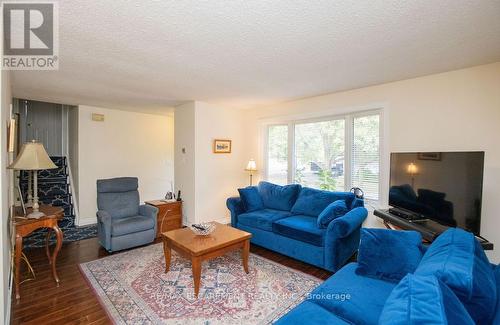 2090 Linmouth Terrace, Burlington, ON - Indoor Photo Showing Living Room