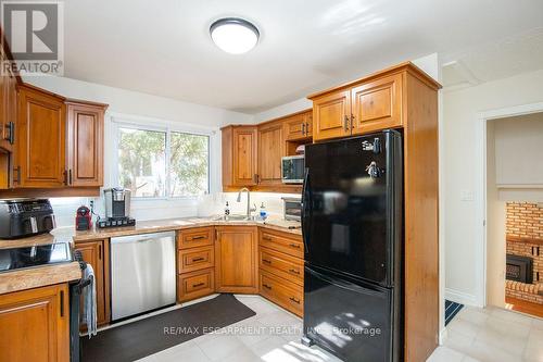 2090 Linmouth Terrace, Burlington, ON - Indoor Photo Showing Kitchen