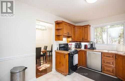 2090 Linmouth Terrace, Burlington, ON - Indoor Photo Showing Kitchen