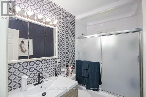 2090 Linmouth Terrace, Burlington, ON - Indoor Photo Showing Bathroom