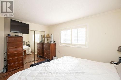 2090 Linmouth Terrace, Burlington, ON - Indoor Photo Showing Bedroom