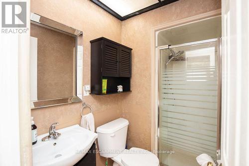 2090 Linmouth Terrace, Burlington, ON - Indoor Photo Showing Bathroom