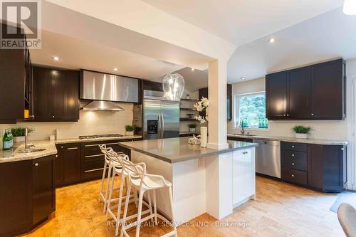 2150 Elmhurst Avenue, Oakville, ON - Indoor Photo Showing Kitchen With Upgraded Kitchen