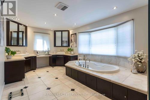 2150 Elmhurst Avenue, Oakville, ON - Indoor Photo Showing Bathroom