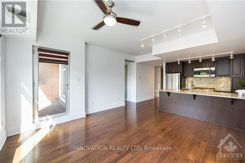 405 - 131 Holland Avenue, Ottawa, ON - Indoor Photo Showing Kitchen With Upgraded Kitchen