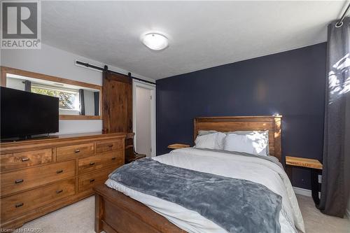 880 11Th Avenue E, Owen Sound, ON - Indoor Photo Showing Bedroom