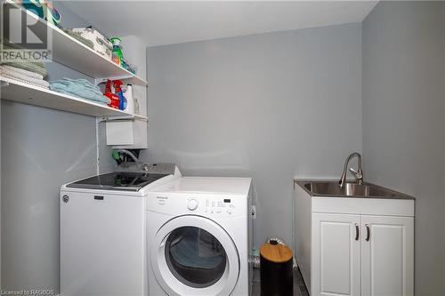 880 11Th Avenue E, Owen Sound, ON - Indoor Photo Showing Laundry Room