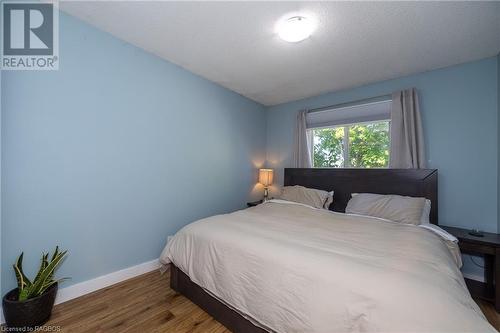 880 11Th Avenue E, Owen Sound, ON - Indoor Photo Showing Bedroom