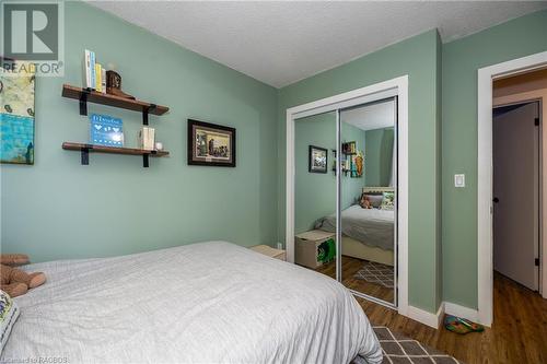 880 11Th Avenue E, Owen Sound, ON - Indoor Photo Showing Bedroom