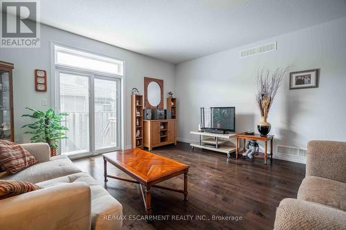 8 Hillgartner Lane, Hamilton, ON - Indoor Photo Showing Living Room