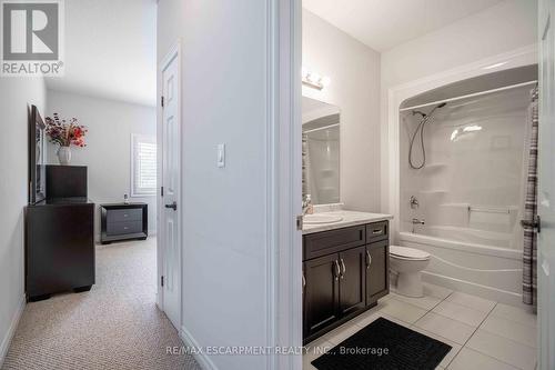 8 Hillgartner Lane, Hamilton, ON - Indoor Photo Showing Bathroom