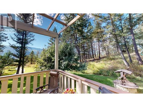 5670 Glenmore Drive, Edgewater, BC - Outdoor