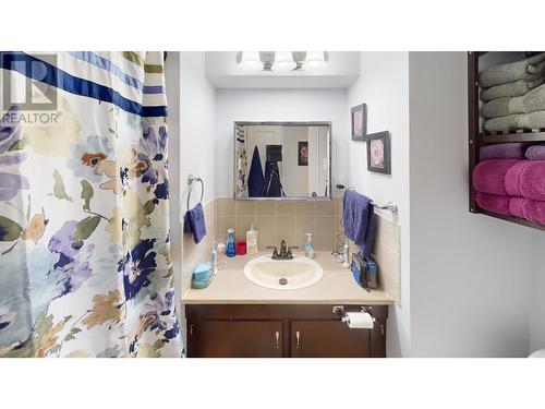 5670 Glenmore Drive, Edgewater, BC - Indoor Photo Showing Bathroom