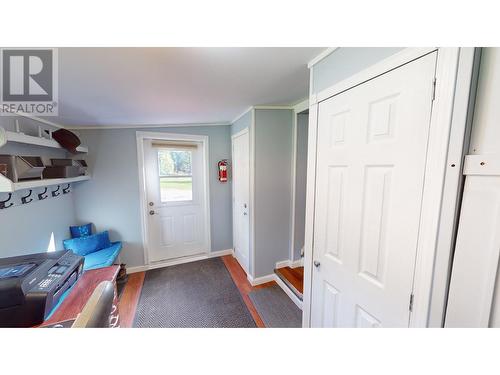 5670 Glenmore Drive, Edgewater, BC - Indoor Photo Showing Other Room