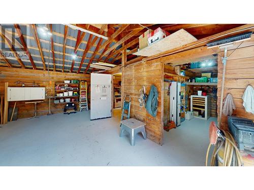 5670 Glenmore Drive, Edgewater, BC - Indoor Photo Showing Basement