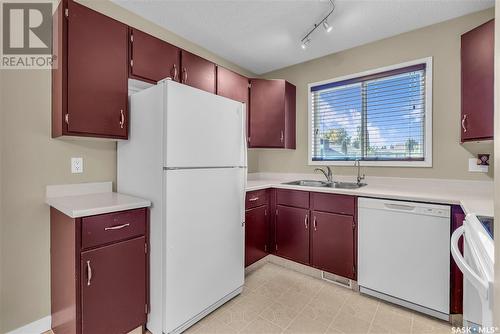 338 Wollaston Rise, Saskatoon, SK - Indoor Photo Showing Kitchen With Double Sink