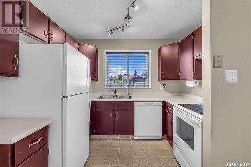 338 Wollaston Rise, Saskatoon, SK - Indoor Photo Showing Kitchen With Double Sink