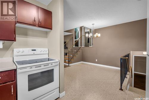 338 Wollaston Rise, Saskatoon, SK - Indoor Photo Showing Kitchen