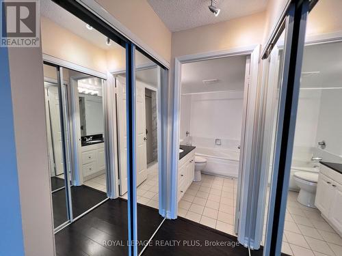 1601 - 44 Gerrard Street W, Toronto, ON - Indoor Photo Showing Bathroom