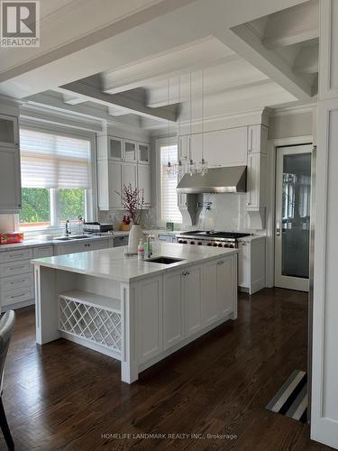 27 Claridge Drive, Richmond Hill, ON - Indoor Photo Showing Kitchen With Upgraded Kitchen