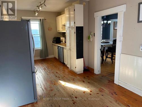 31 St Lawrence Street, Kawartha Lakes (Lindsay), ON - Indoor Photo Showing Kitchen