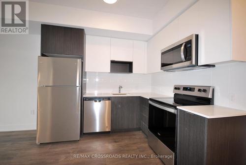 805 - 202 Burnhamthrope Road E, Mississauga, ON - Indoor Photo Showing Kitchen With Upgraded Kitchen