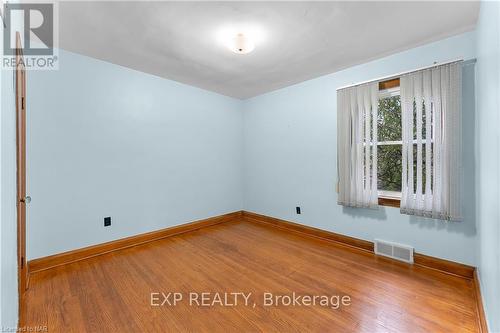 562 Broadway Street, Welland, ON - Indoor Photo Showing Other Room