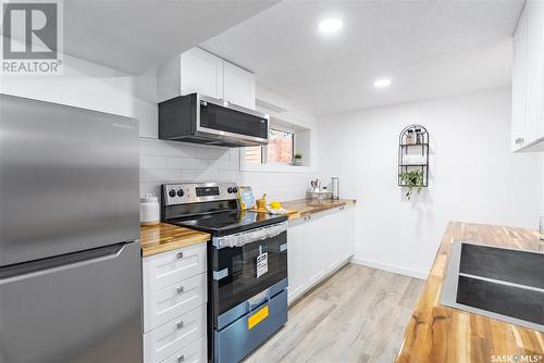 1516 H Avenue N, Saskatoon, SK - Indoor Photo Showing Kitchen With Upgraded Kitchen