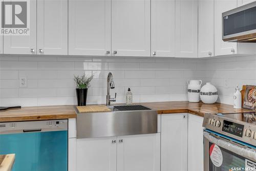 1516 H Avenue N, Saskatoon, SK - Indoor Photo Showing Kitchen