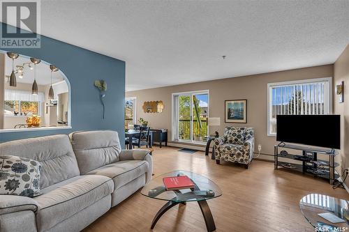 306 301 Cree Crescent, Saskatoon, SK - Indoor Photo Showing Living Room