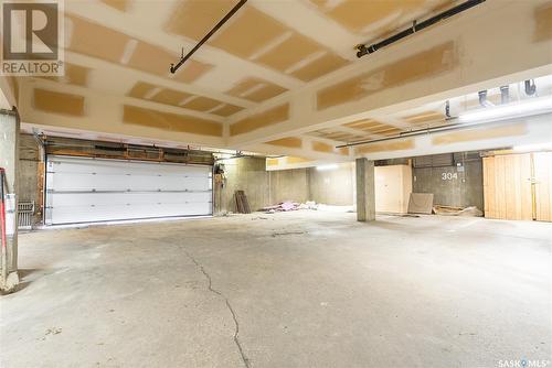 306 301 Cree Crescent, Saskatoon, SK - Indoor Photo Showing Garage